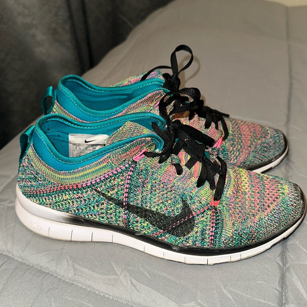 Woman’s Nike flyknit